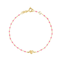 Gigi Clozeau - Bracelet Lucky Coeur, or jaune et mini perles de résine rose fluo, 17 cm