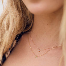 Photo montrant le cou d’une femme portant des colliers de la nouvelle collection Pure Gigi Suprême.