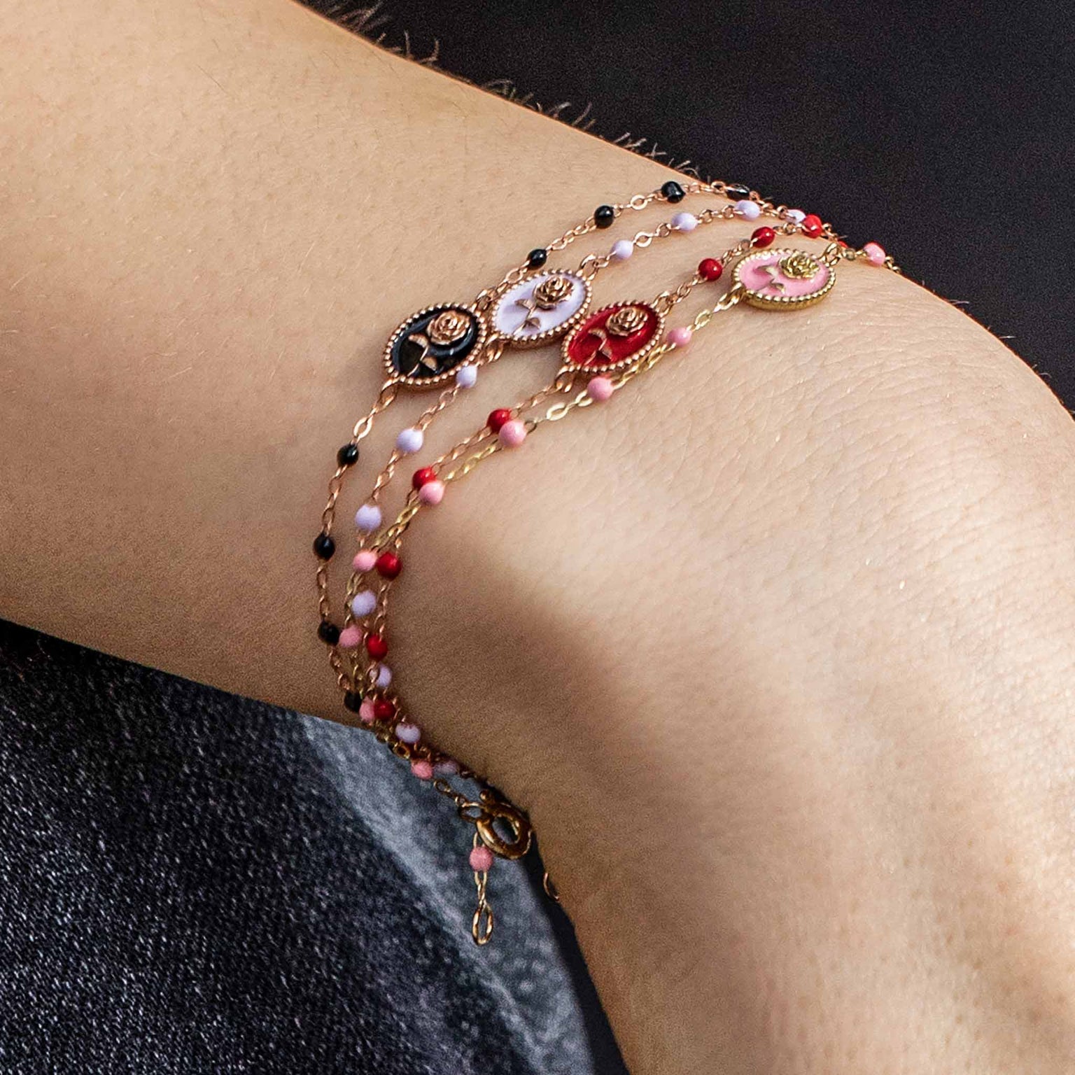 Gigi Clozeau - Armband Rose, mohnrotes Kunstharz, Gelbgold, 17 cm