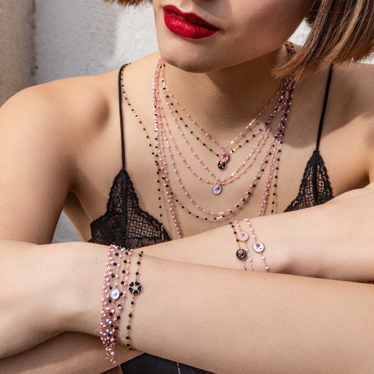 Gigi Clozeau - Halskette Rose, schwarzes Kunstharz, Roségold, 42 cm